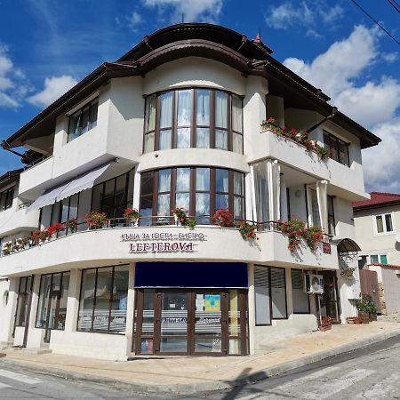 Guest House & Bistro Lefterova Котел Екстериор снимка