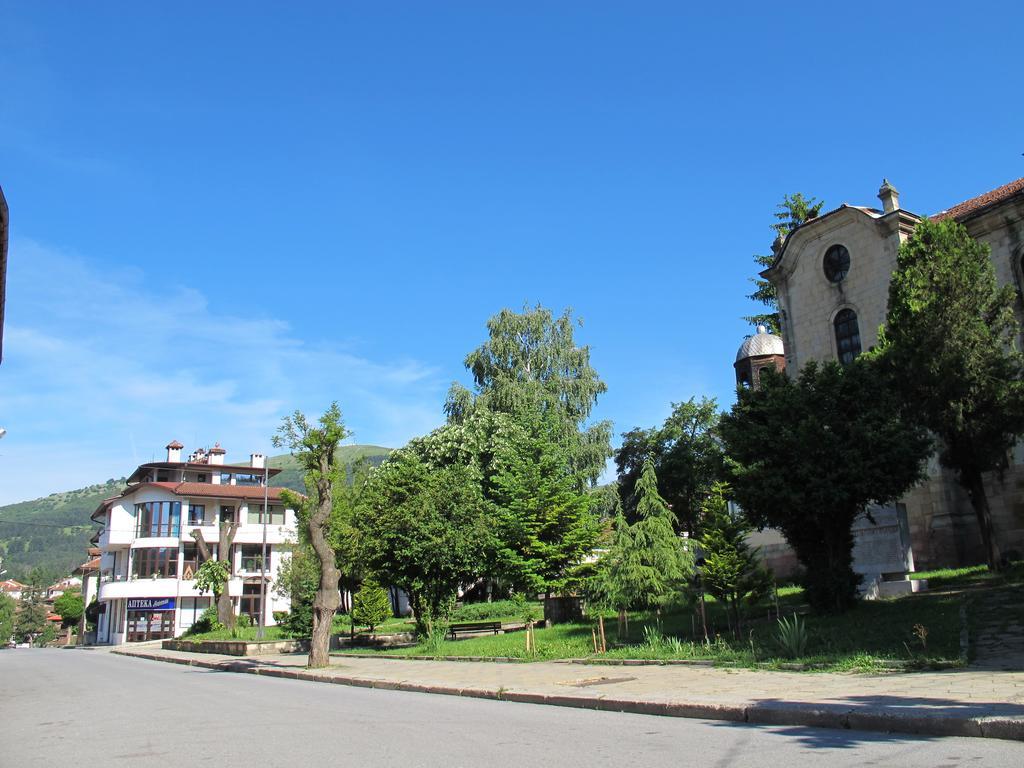 Guest House & Bistro Lefterova Котел Екстериор снимка