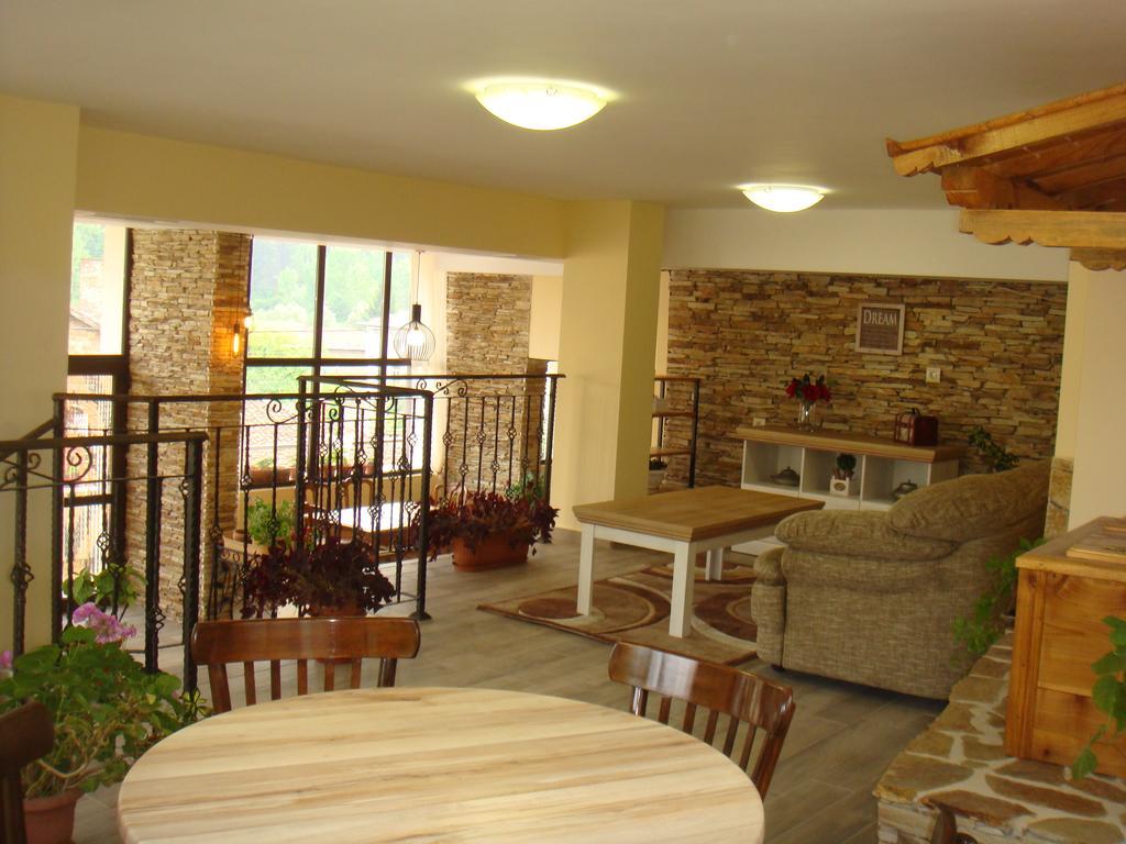 Guest House & Bistro Lefterova Котел Екстериор снимка
