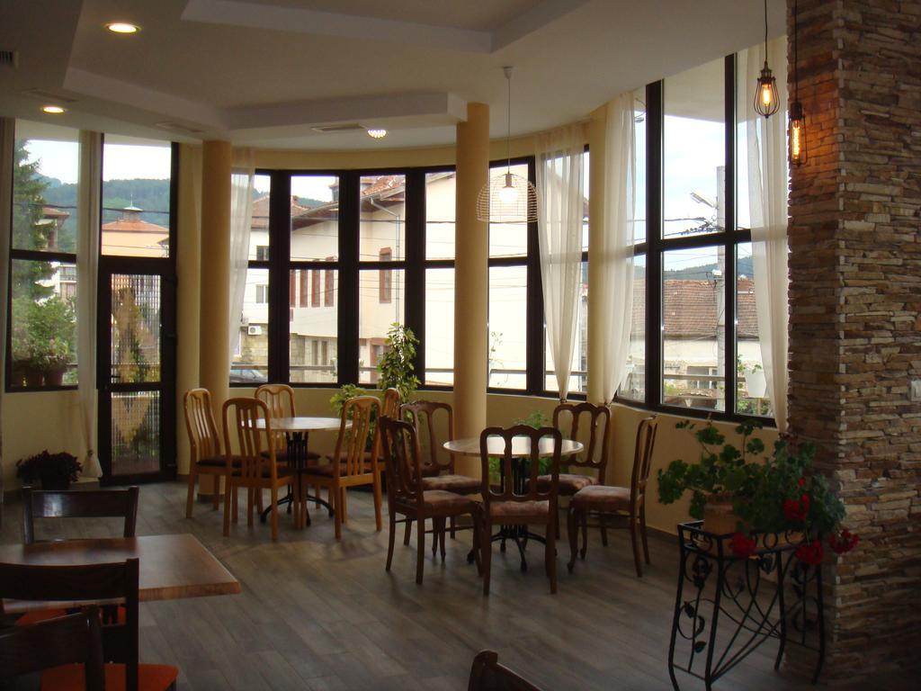 Guest House & Bistro Lefterova Котел Екстериор снимка