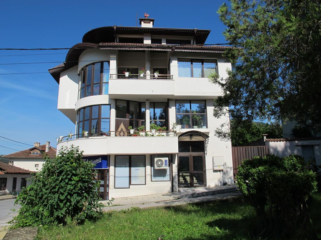 Guest House & Bistro Lefterova Котел Екстериор снимка