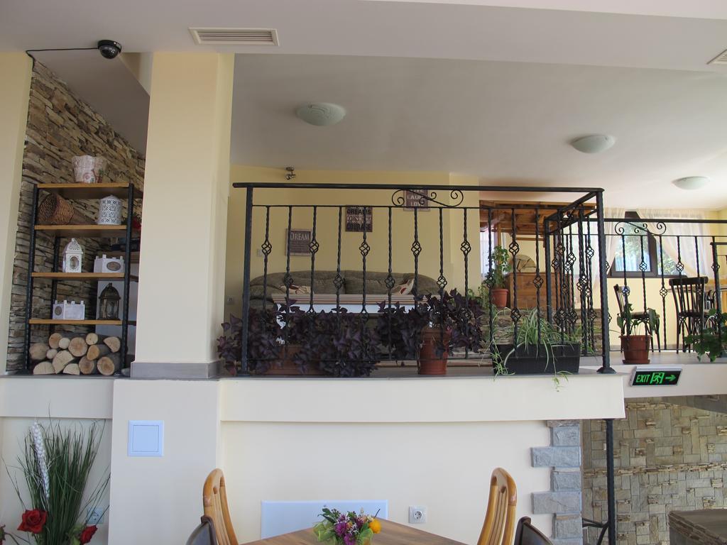 Guest House & Bistro Lefterova Котел Екстериор снимка