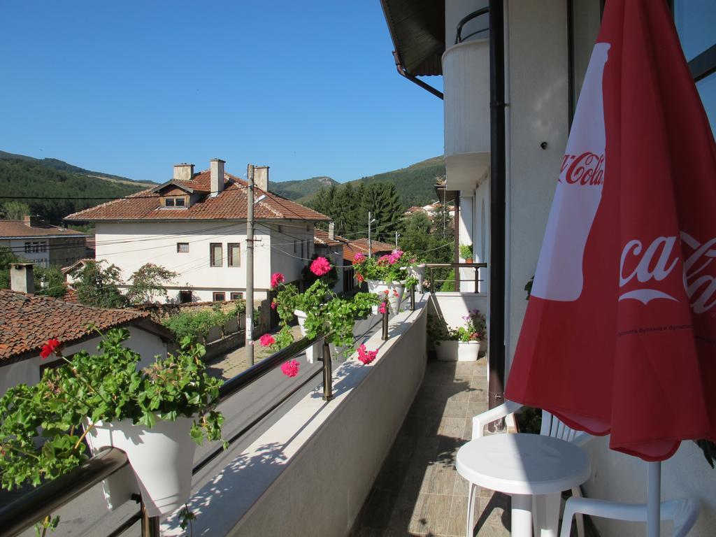 Guest House & Bistro Lefterova Котел Екстериор снимка