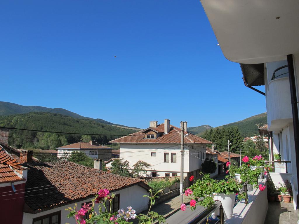 Guest House & Bistro Lefterova Котел Екстериор снимка
