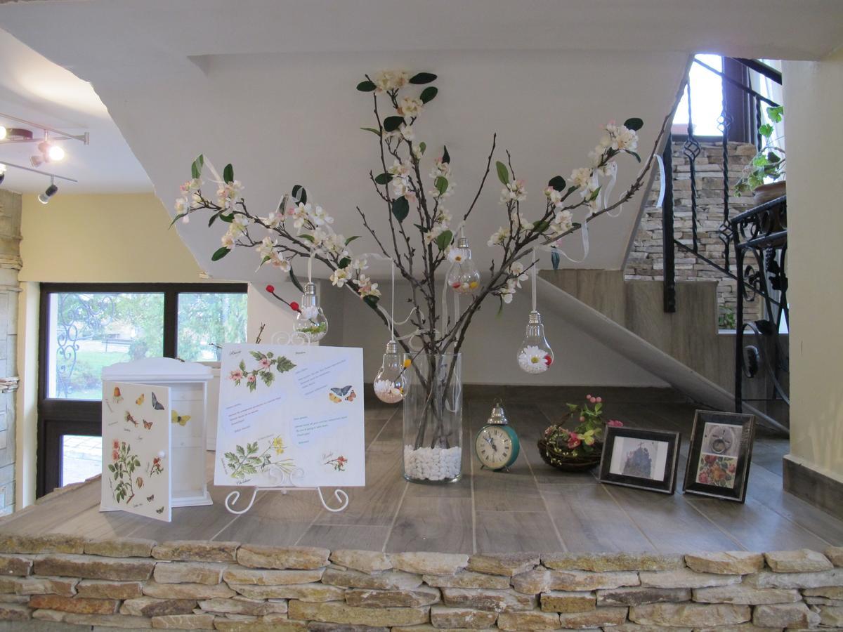 Guest House & Bistro Lefterova Котел Екстериор снимка